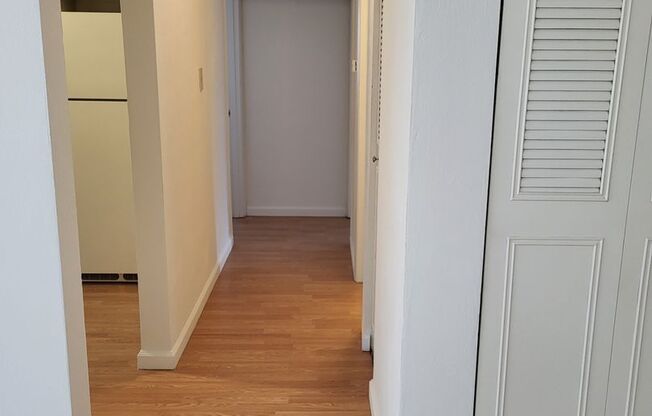 2 beds, 1 bath, 900 sqft, $970, Unit 05240-2