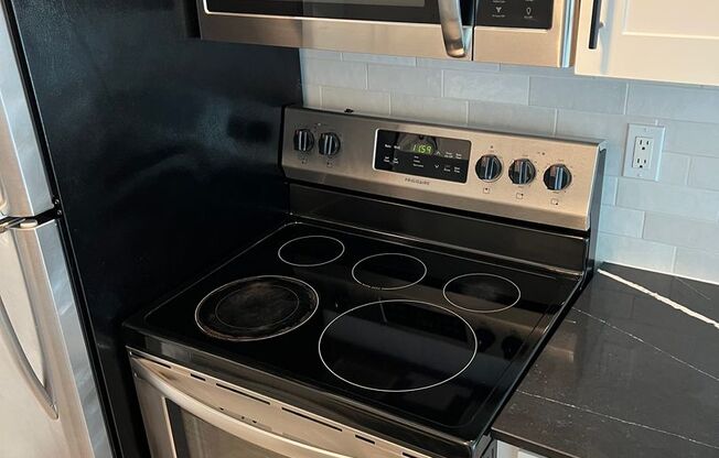 1 bed, 1 bath, 650 sqft, $2,395, Unit 39