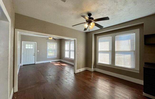 *Move-In Special!* 725 Highland Dr, Beaumont, TX 77705