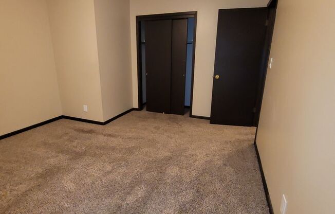 2 beds, 1 bath, $750, Unit 4