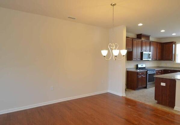 4022 KENTWORTH DR