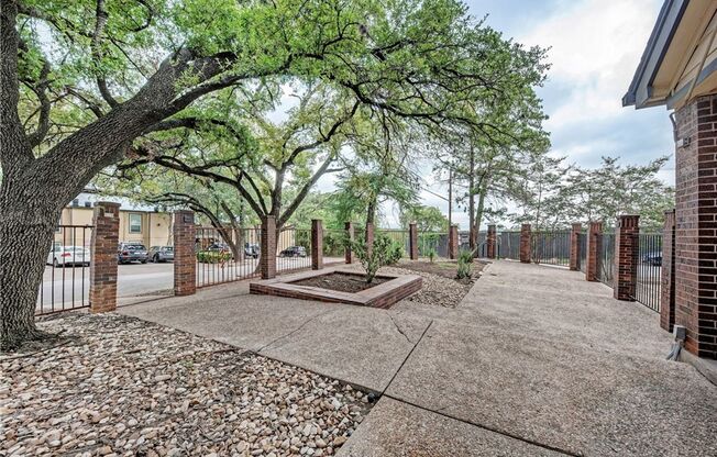 IMMEDIATE MOVE IN - 2 bed 2 bath