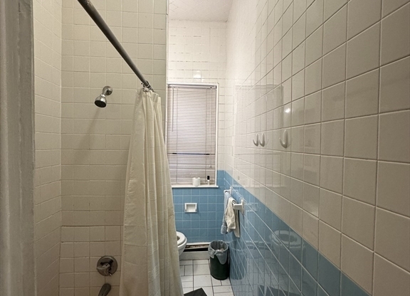 3 beds, 1 bath, 800 sqft, $3,650, Unit 2