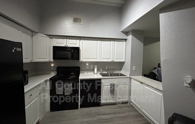 2320 W AZEELE ST