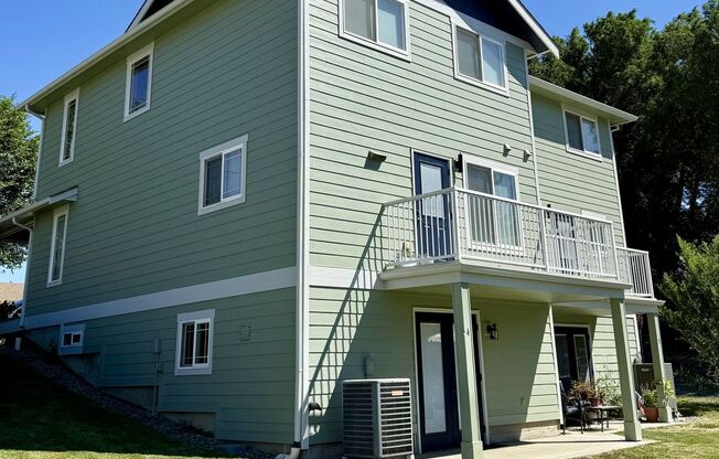 702 E Capitol Ave.