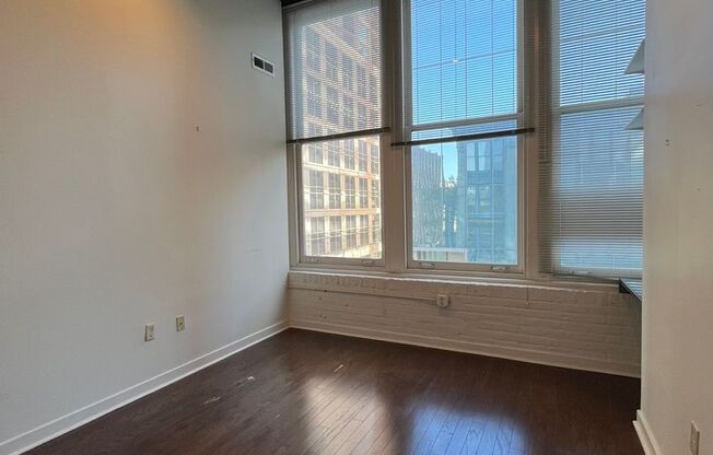 2 beds, 1 bath, $2,050, Unit #301