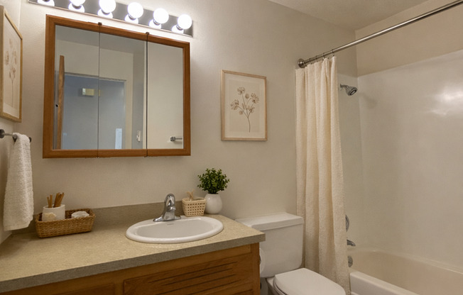 2 beds, 1 bath, 720 sqft, $1,125, Unit 05