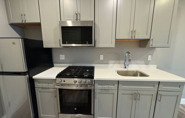 Studio, 1 bath, 362 sqft, $2,050, Unit 307