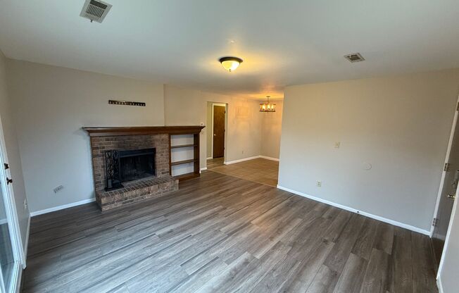 2 beds, 1 bath, $1,195