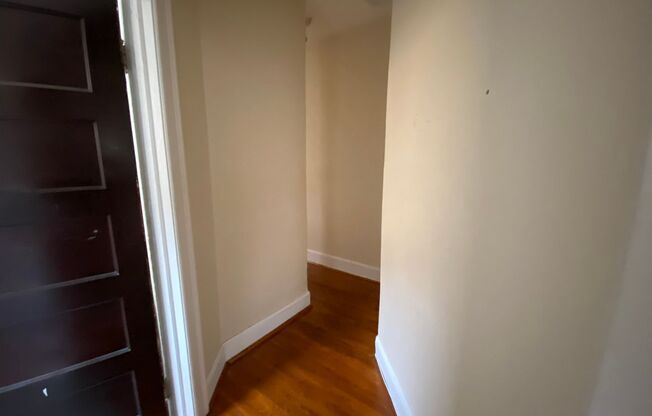 2 beds, 1 bath, 1,000 sqft, $1,750, Unit 3027 N. Calvert St. E6