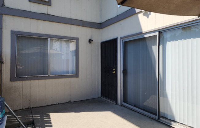 745 S LARK ELLEN AVE