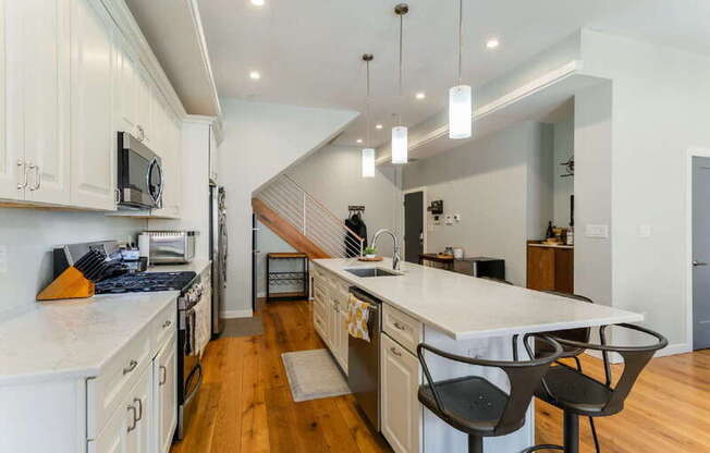 1319 N 6 ST