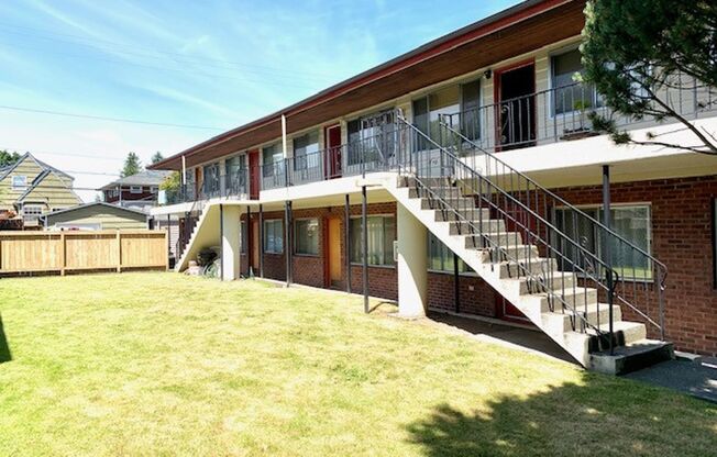 2215 California Ave SW - (GSB-R240 Santa Cruz Apts)