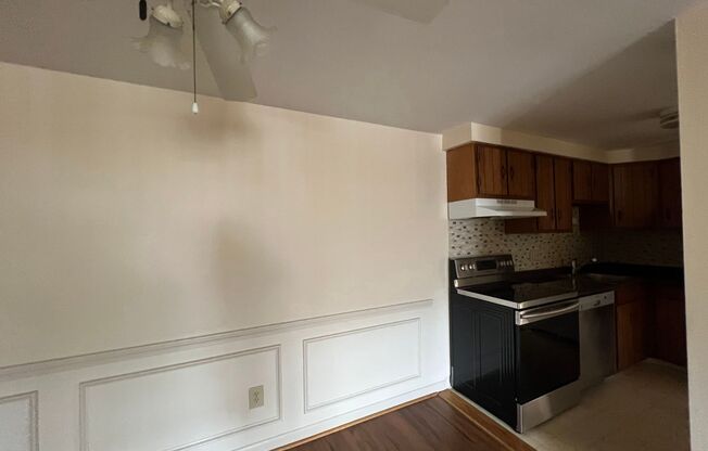 1 bed, 1 bath, 733 sqft, $1,050, Unit 640-7