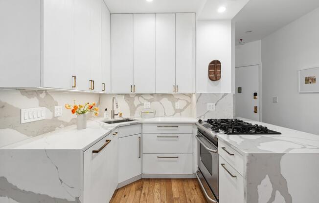 207 E 21 ST