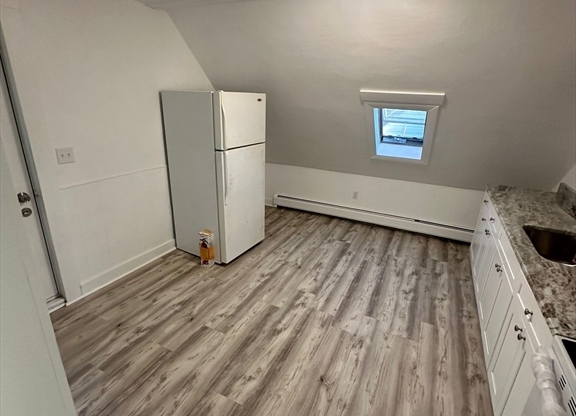 1 bed, 1 bath, 900 sqft, $1,700, Unit 3