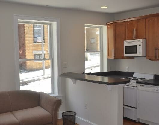 4 beds, 2 baths, $6,800, Unit 1