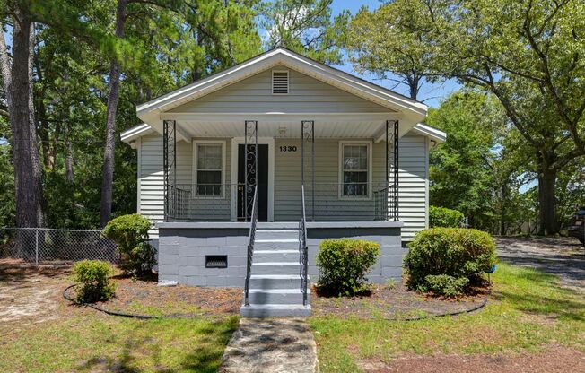 Charming 2 Bedroom Home, close to USC & located on a Large Lot!
