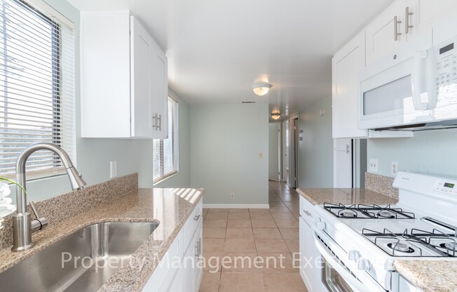 3 beds, 1 bath, $2,800, Unit 3405 Wightman Street