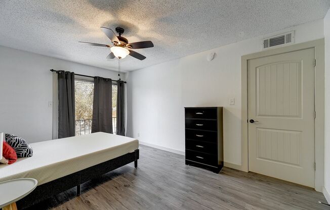 2 beds, 2 baths, 960 sqft, $2,100, Unit 203