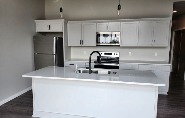 2 beds, 2 baths, 1,132 sqft, $1,650, Unit 402