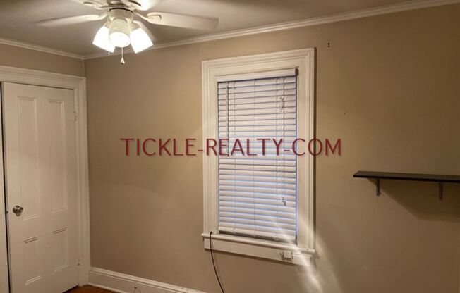 2 beds, 1 bath, $1,325, Unit Upper