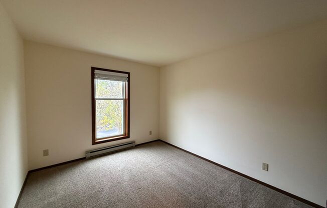 2 beds, 1 bath, 965 sqft, $1,675, Unit 7740CG