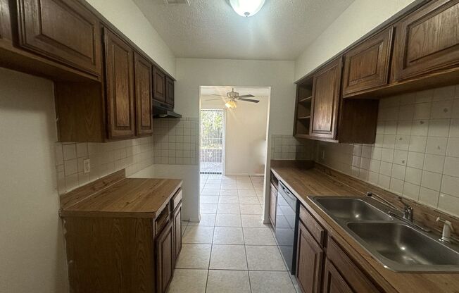 3 beds, 1 bath, $1,500, Unit UNIT 4