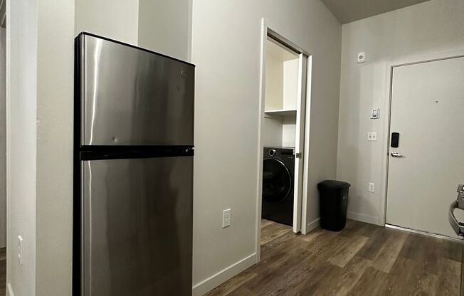Studio, 1 bath, 275 sqft, $1,155, Unit 005