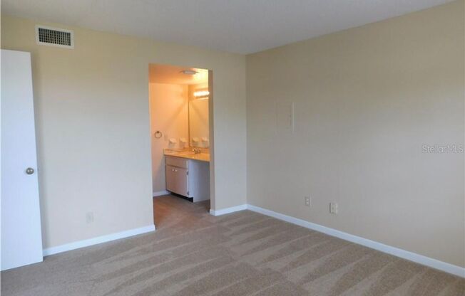 2 beds, 2 baths, $1,625, Unit #201 Bldg. 17