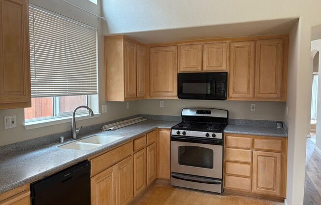 Close to ACE train, parks and school