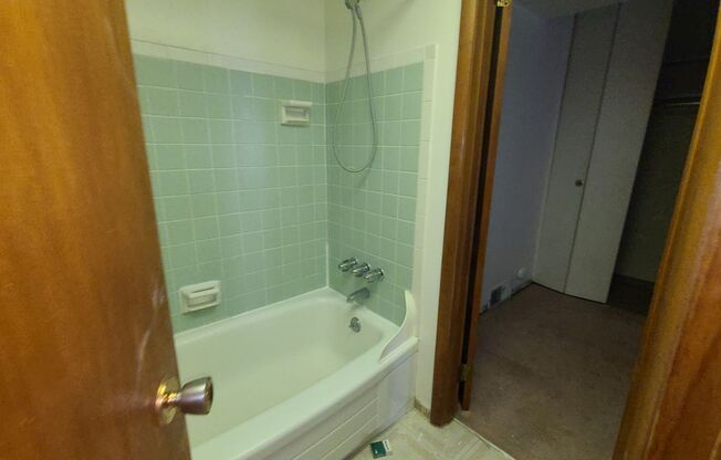 2 beds, 2 baths, 1 sqft, $1,295, Unit GOV - 608