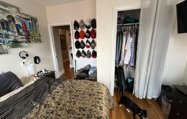 2 beds, 1 bath, $3,500, Unit 8
