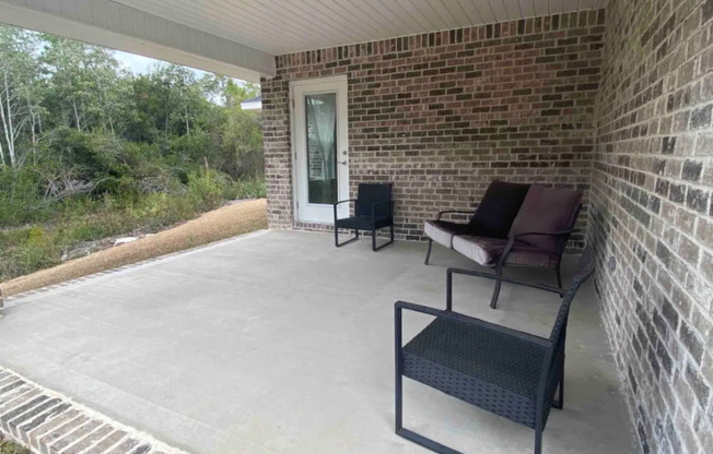 3 beds, 2 baths, $2,200