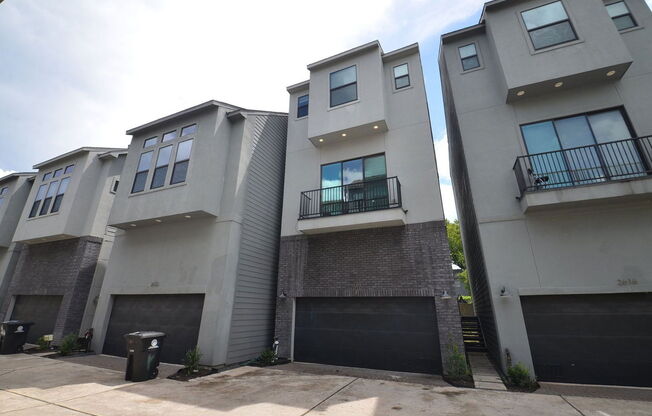 2616 RIVERSIDE DR