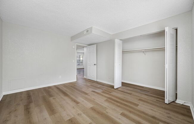 2 beds, 1 bath, 850 sqft, $1,600, Unit D307