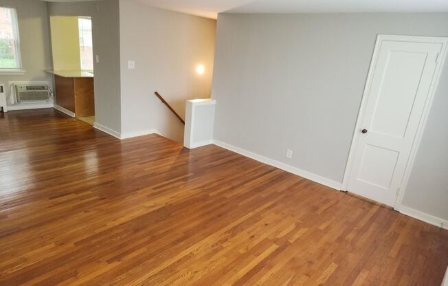 2 beds, 1 bath, 897 sqft, $2,335, Unit E-14