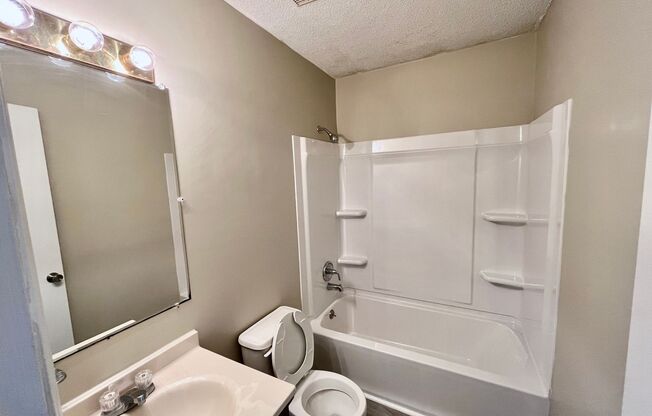 2 beds, 1 bath, 750 sqft, $1,045, Unit B-509D4