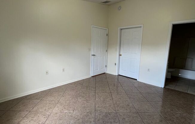 3 beds, 2 baths, $1,350