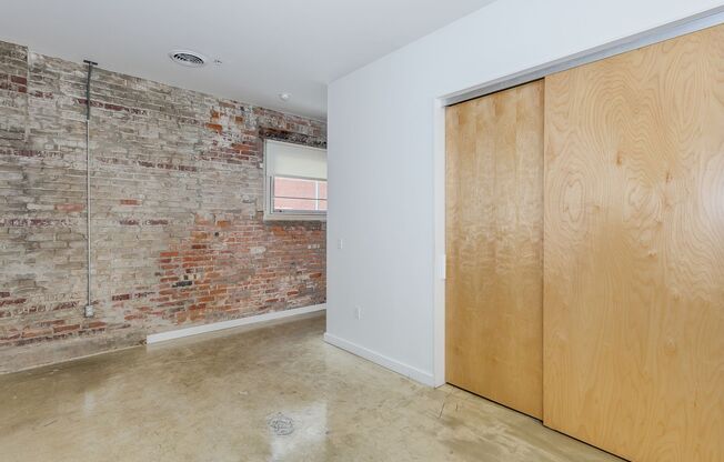 1 bed, 1 bath, $975, Unit Loft E