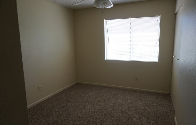 2 beds, 1.5 baths, $1,250, Unit # 1041