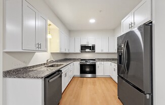 2 beds, 1 bath, 965 sqft, $2,900, Unit 300