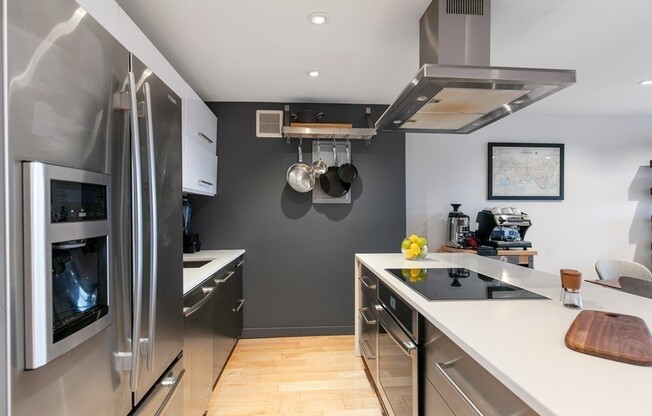 2 beds, 1 bath, 890 sqft, $3,600, Unit 6C