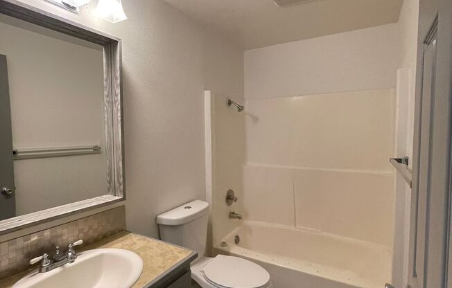 3 beds, 1 bath, 1,000 sqft, $1,495, Unit 12