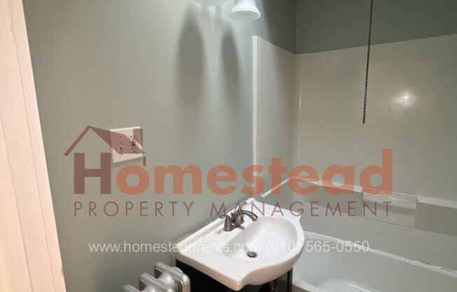 3 Bedroom Home in Upper Darby!  MOVE IN SPECIAL!  First month at Half Rent!!