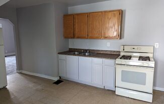 4 beds, 1 bath, $1,200, Unit 346 Weaver Up