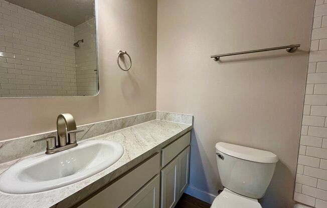 2 beds, 2 baths, $1,495, Unit 220
