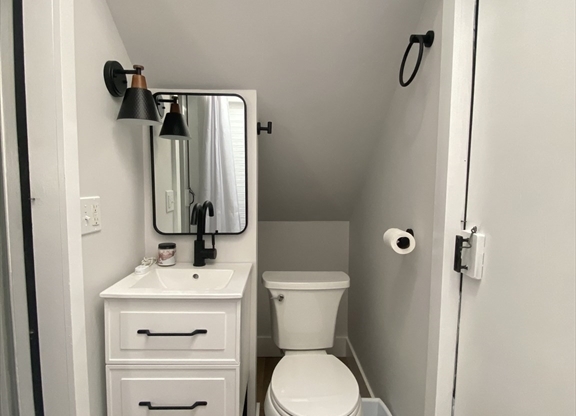 3 beds, 2 baths, 1,100 sqft, $5,200, Unit 2