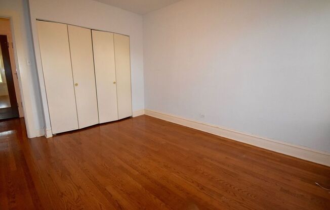 Spacious 1-bed 1-bath - Living/Dinning Room - Heat Included - West Ridge