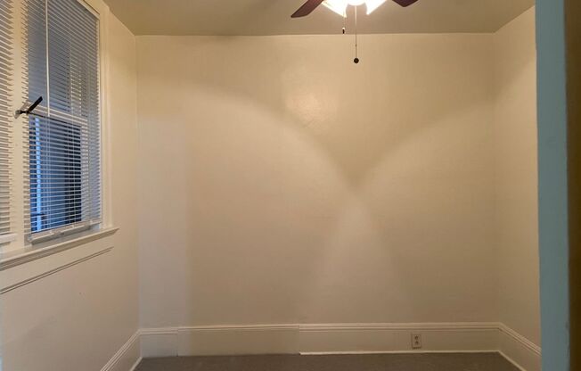 1 bed, 1 bath, 400 sqft, $1,195, Unit B